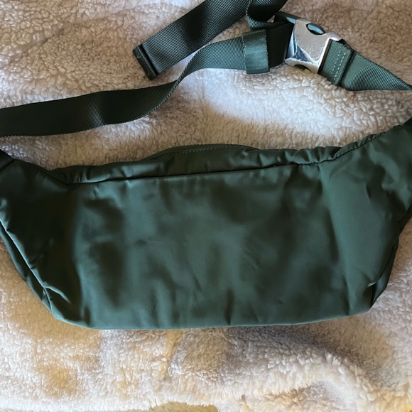 ☘️🦄AlGAE GREEN On The Beat Belt Bag☘️🦄 - Picture 5 of 11